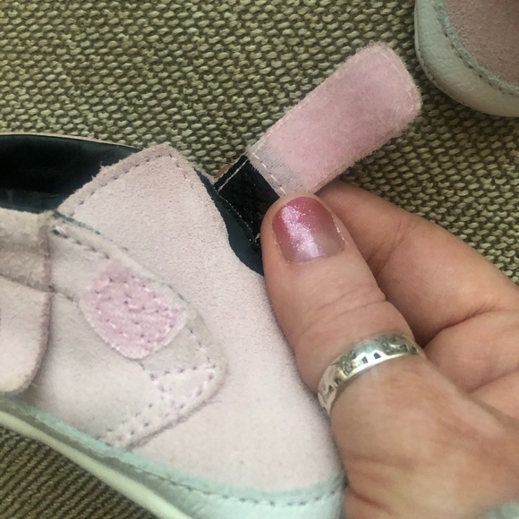 Vans Infant Suede Moccasins with Fringe. Velcro Closure. Light Pink. Size 2. EUC - Picture 10 of 15